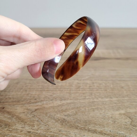 Faux tortoiseshell cuff/bangle. - Picture 5 of 9